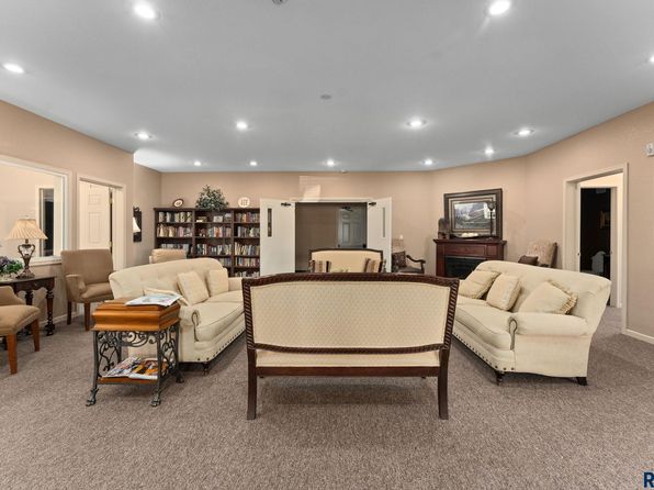 4506 E 49th St, Sioux Falls, SD 57110