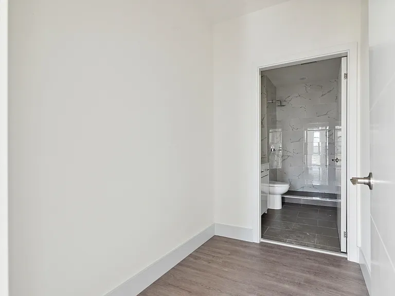 1221 E Fletcher St #310A — Photo 37