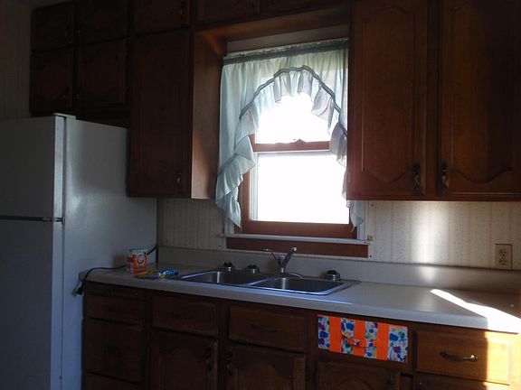 2nd image of 227 7th St NE