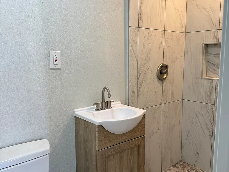 6205 Hughes St — Photo 3