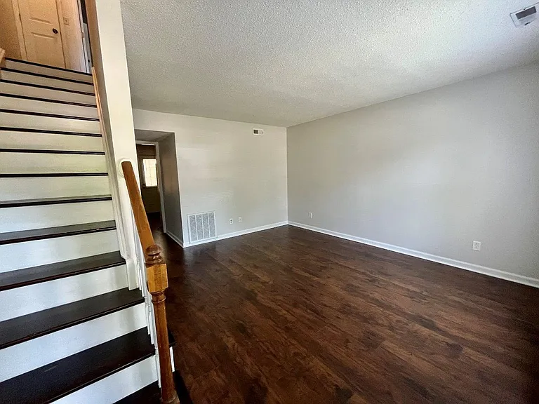 1602 Collegeview Ave — Photo 2