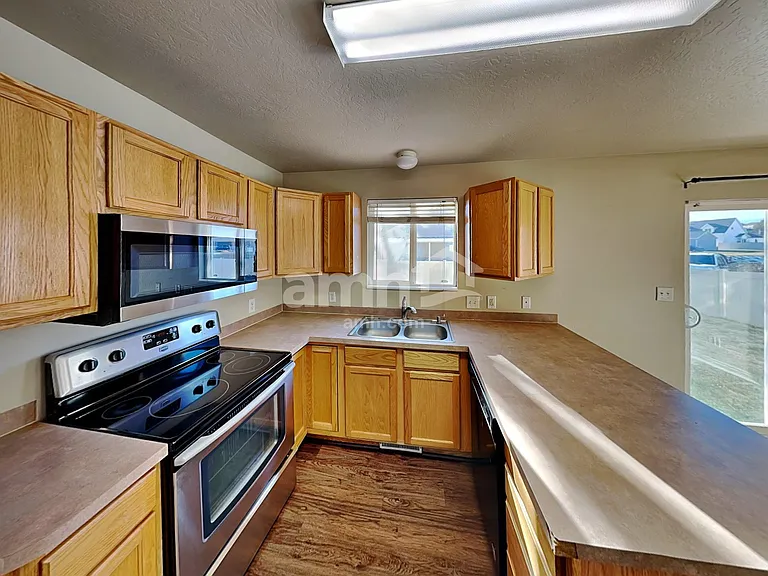 173 Apple Ave — Photo 3