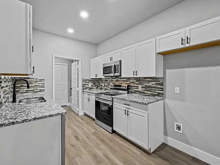 6147 Shawnee Dr — Photo 7