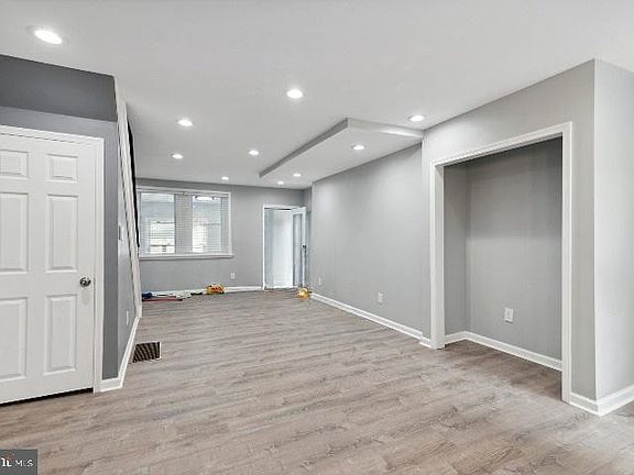 3rd image of 415 W Wyoming Ave