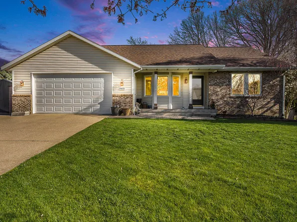 8485 N Maple Ct, Zeeland, MI 49464