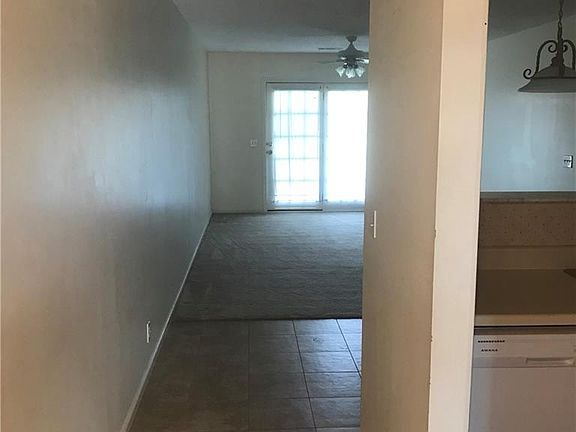 4th image of 225 Bull River Bluff Dr