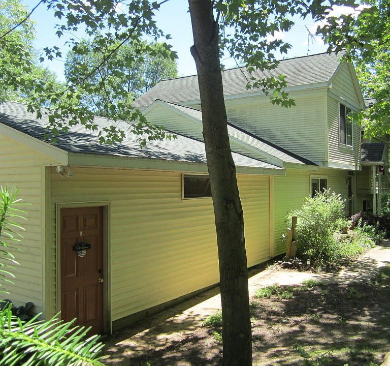 1st image of 1500 Kazemier Woods Ave NE