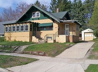 803 Sheldon Rd, Grand Haven, MI 49417