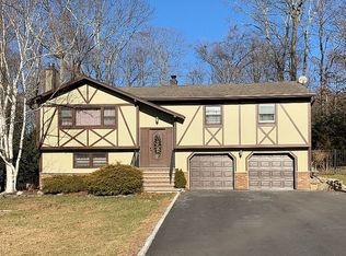 14 Hemlock Pl, Ringwood, NJ 07456