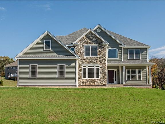 2nd image of 28 Hawthorne Cir