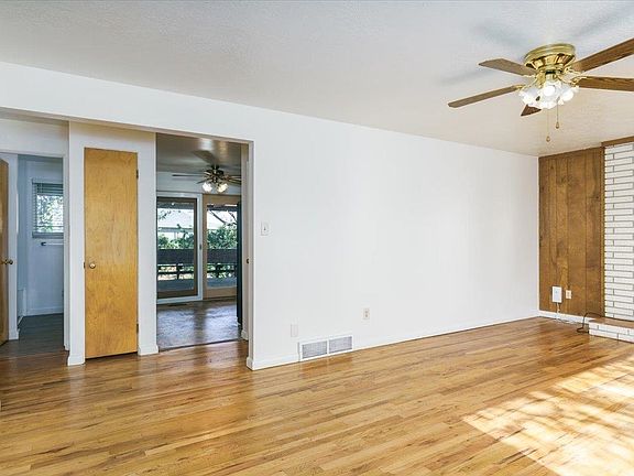 3rd image of 3947 Sunnyside Ave