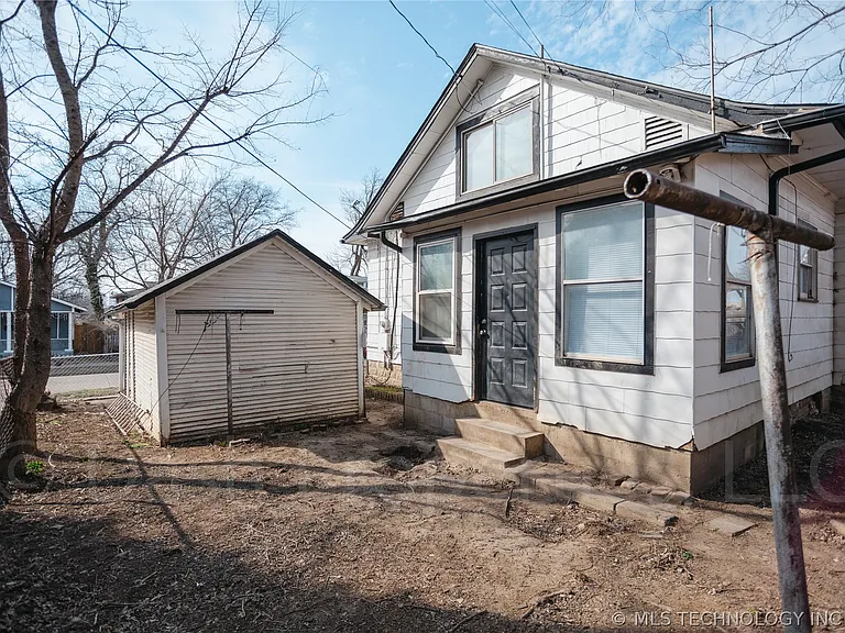 2604 E 7th St S — Photo 57
