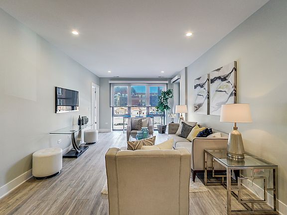 3rd image of 1318 N Western Ave #5D
