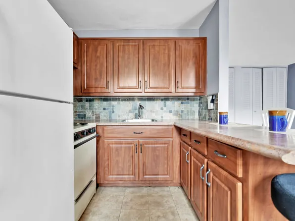 68-15 Selfridge Street image 19 of 24