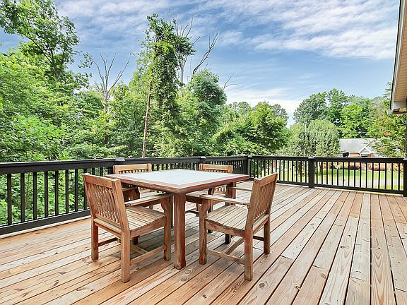 4th image of 3098 Walter Dr NW