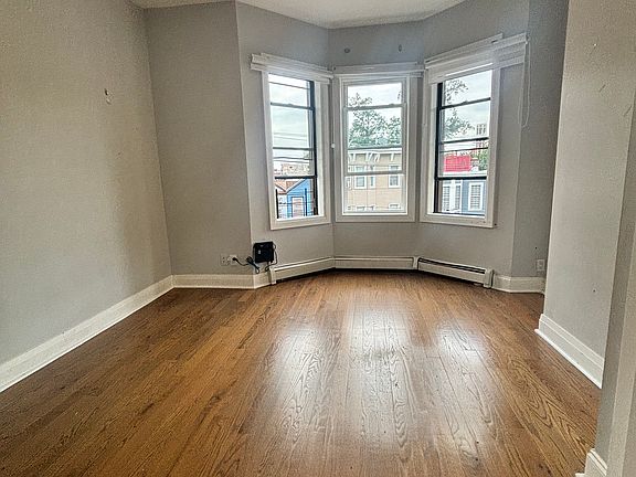 3rd image of 484 Mercer St APT 3