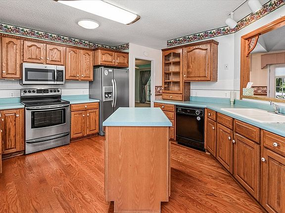 5th image of 530 Snead Dr