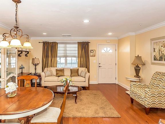 4th image of 1211 Willow Ln #1211