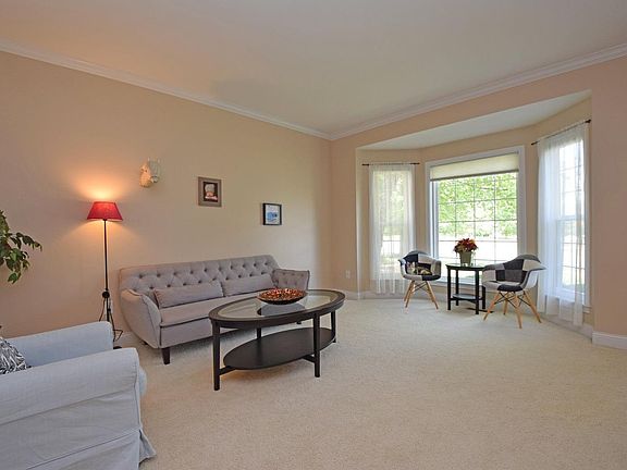 3rd image of 6461 Rosemont Ln