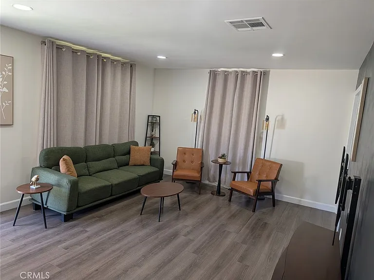 311 W Green St — Photo 12