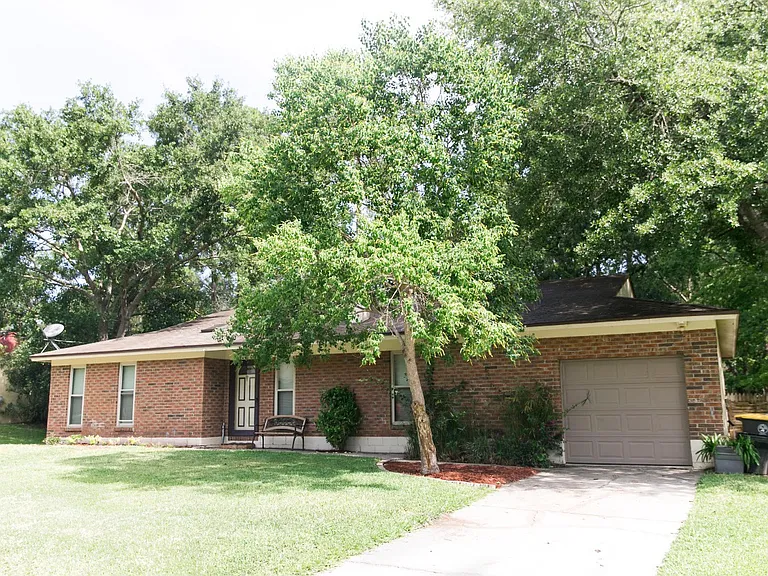 8745 Gum St — Photo 1