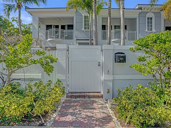 4th image of 3909 NE 21st Avenue #1