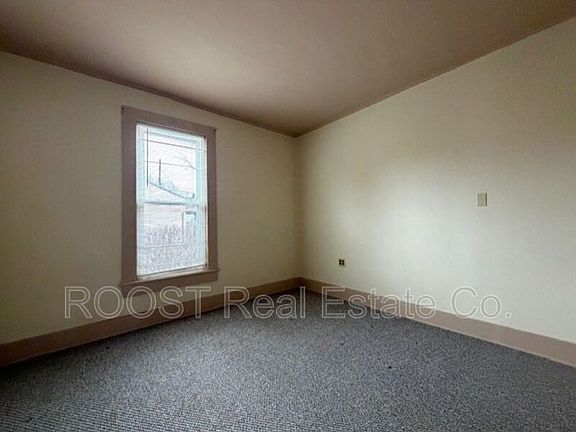 4th image of 22 Willis Ave #22