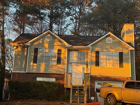 5th image of 3272 Landgraf Close