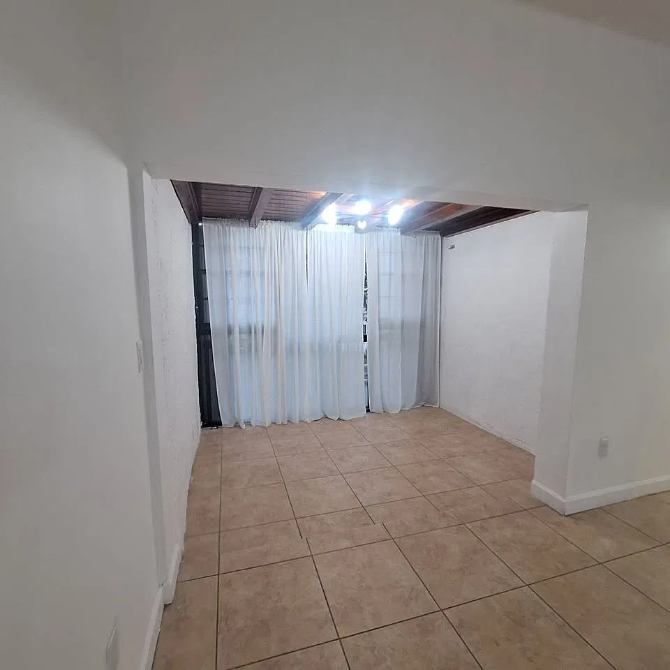 2 bed, 1000 sqft, $2,300 — Photo 3
