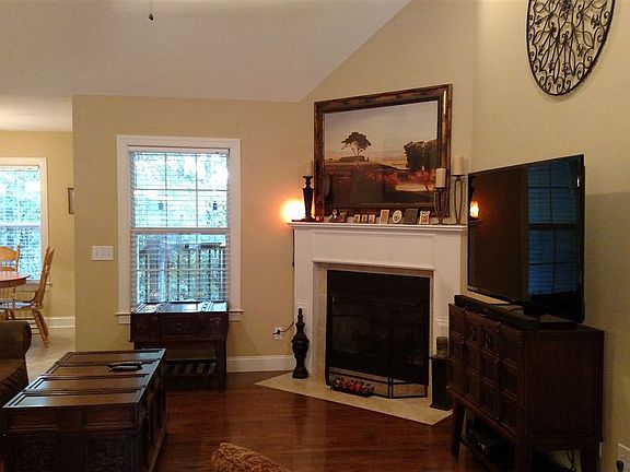 2nd image of 105 Shaddows Lawn Dr
