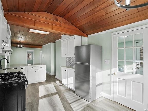 5th image of 22 Sterling Pl