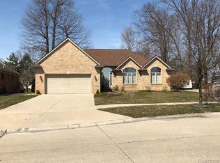 41055 Vista Woods Way, Clinton Township, MI 48038