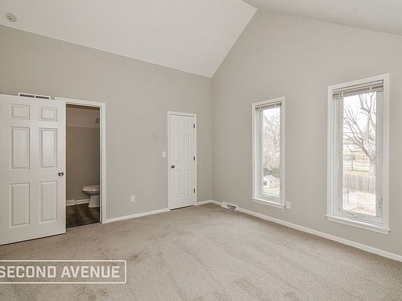 5th image of 1804 NE Gatewood Dr