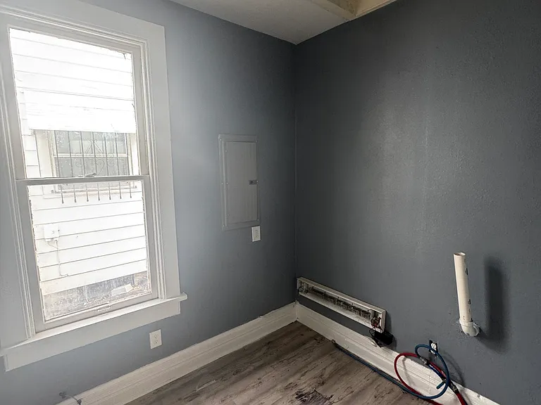 124 Everett St — Photo 6