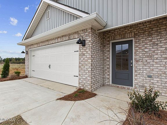 4th image of 619 Stillwater Dr