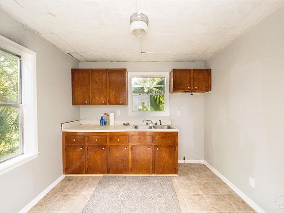 3rd image of 1016 N G St