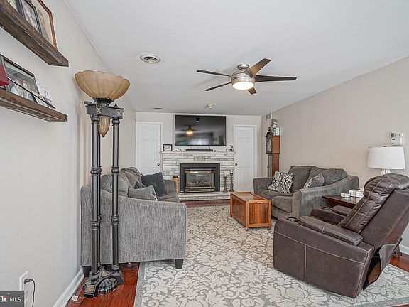 2nd image of 299 Washington Dr