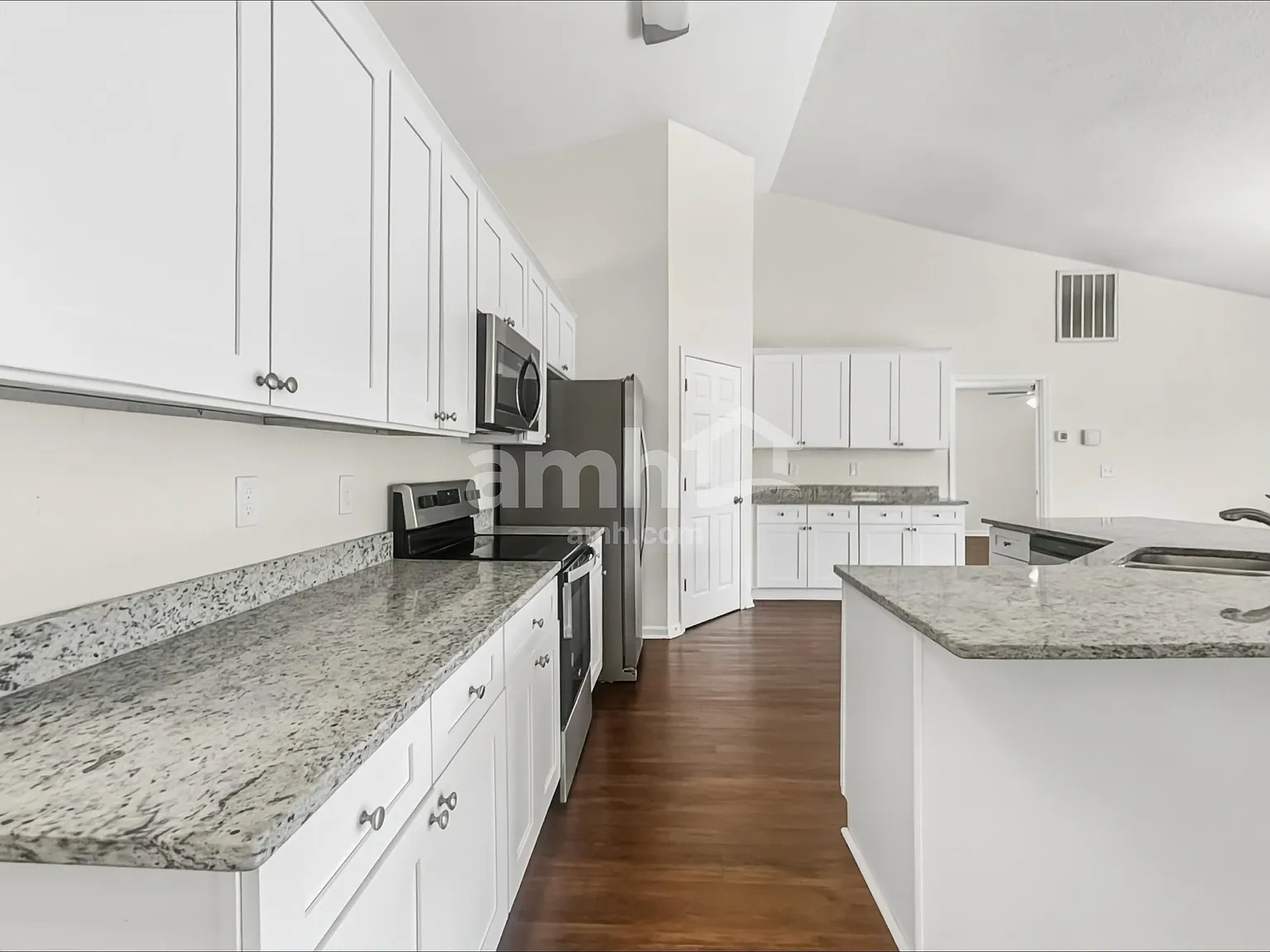 3 bed, 2.0 bath, 1891 sqft, $2,165 — Photo 4