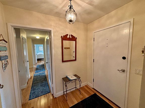 3rd image of 705 Hillcrest Ave