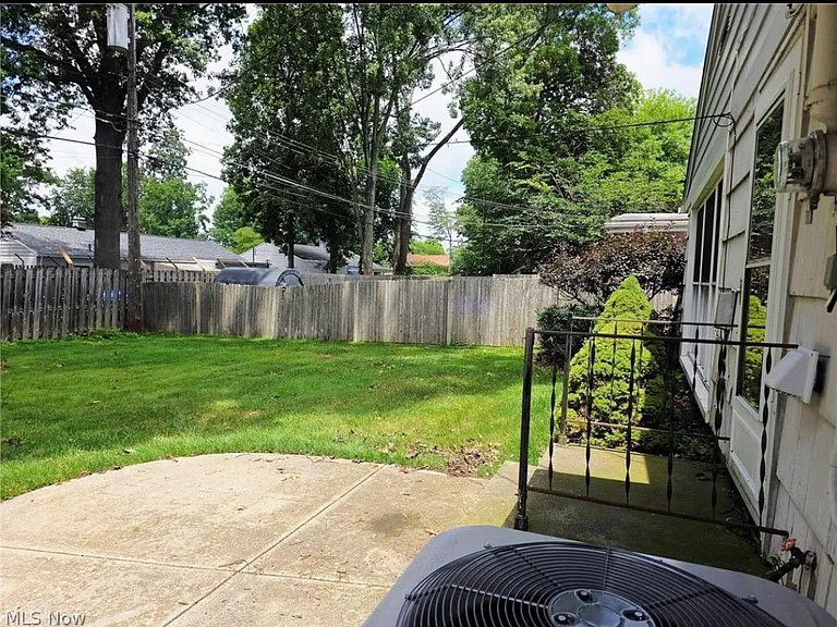 6416 Alderwood Rd — Photo 3