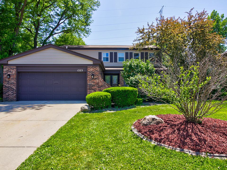 1st image of 1223 E Carpenter Dr