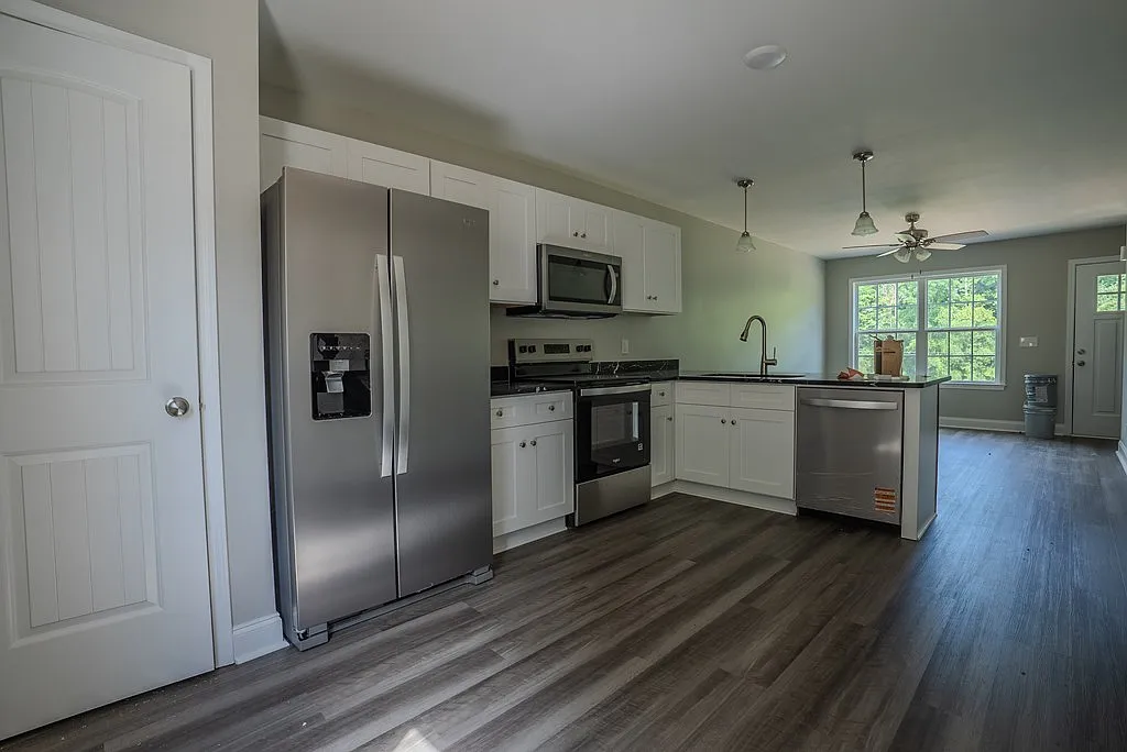 4 bed, 4.0 bath, 1800 sqft, $1,350 — Photo 3