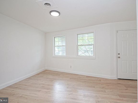 5th image of 196 Kinsley Rd