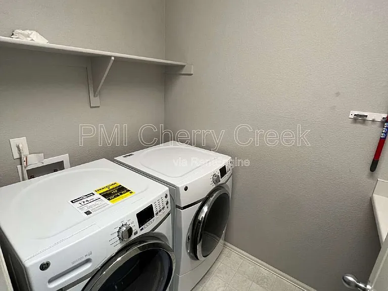 22472 E Union Cir — Photo 37