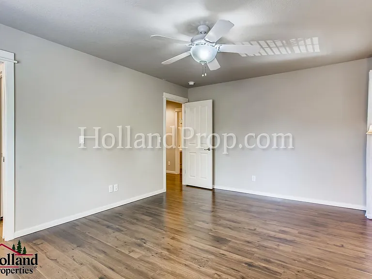 977 NE 73rd Ave — Photo 16