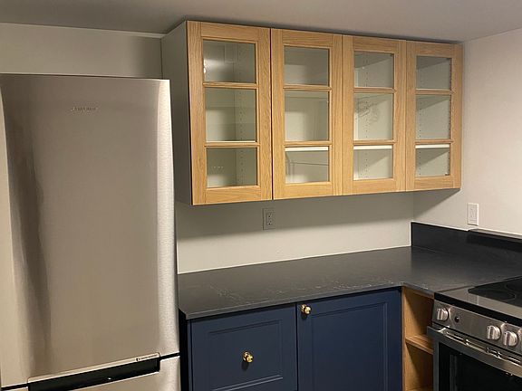 3rd image of 71 Allan Ave