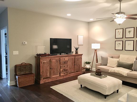 4th image of 528 Vintage Green Ln