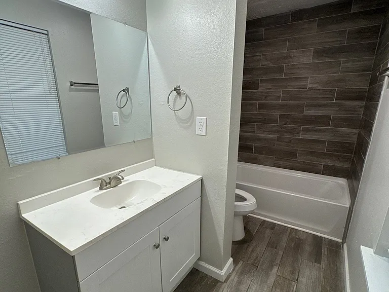 275 Tinker Hill Cv #B — Photo 6