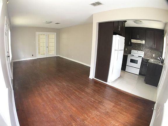 2nd image of 1615 Redwood Ave