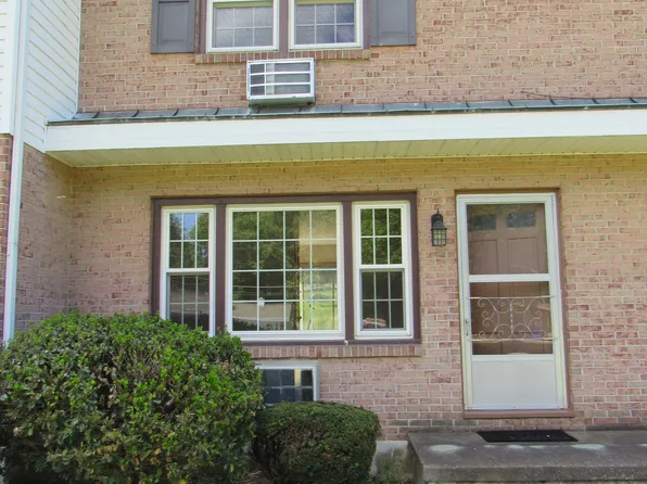1020 Stonybridge Dr, Chambersburg, PA 17202